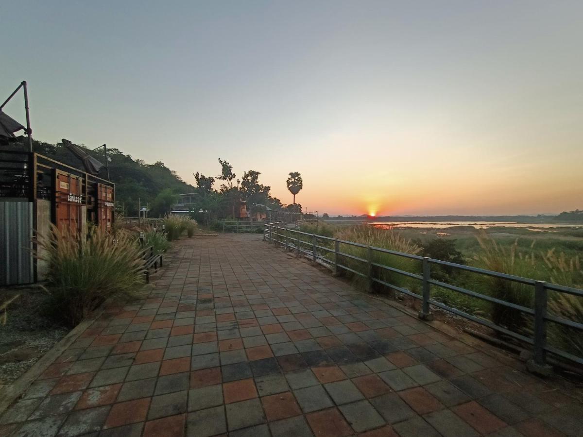 Inbox Living Rimkhong Hotel Chiang Khan Exterior photo