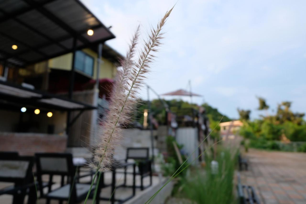 Inbox Living Rimkhong Hotel Chiang Khan Exterior photo